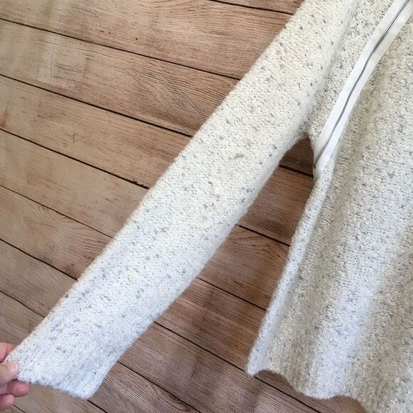 TOWNSEN SWEATER IN CREAM WITH SILVER METALLIC ACCENTS - Picture 3 of 6